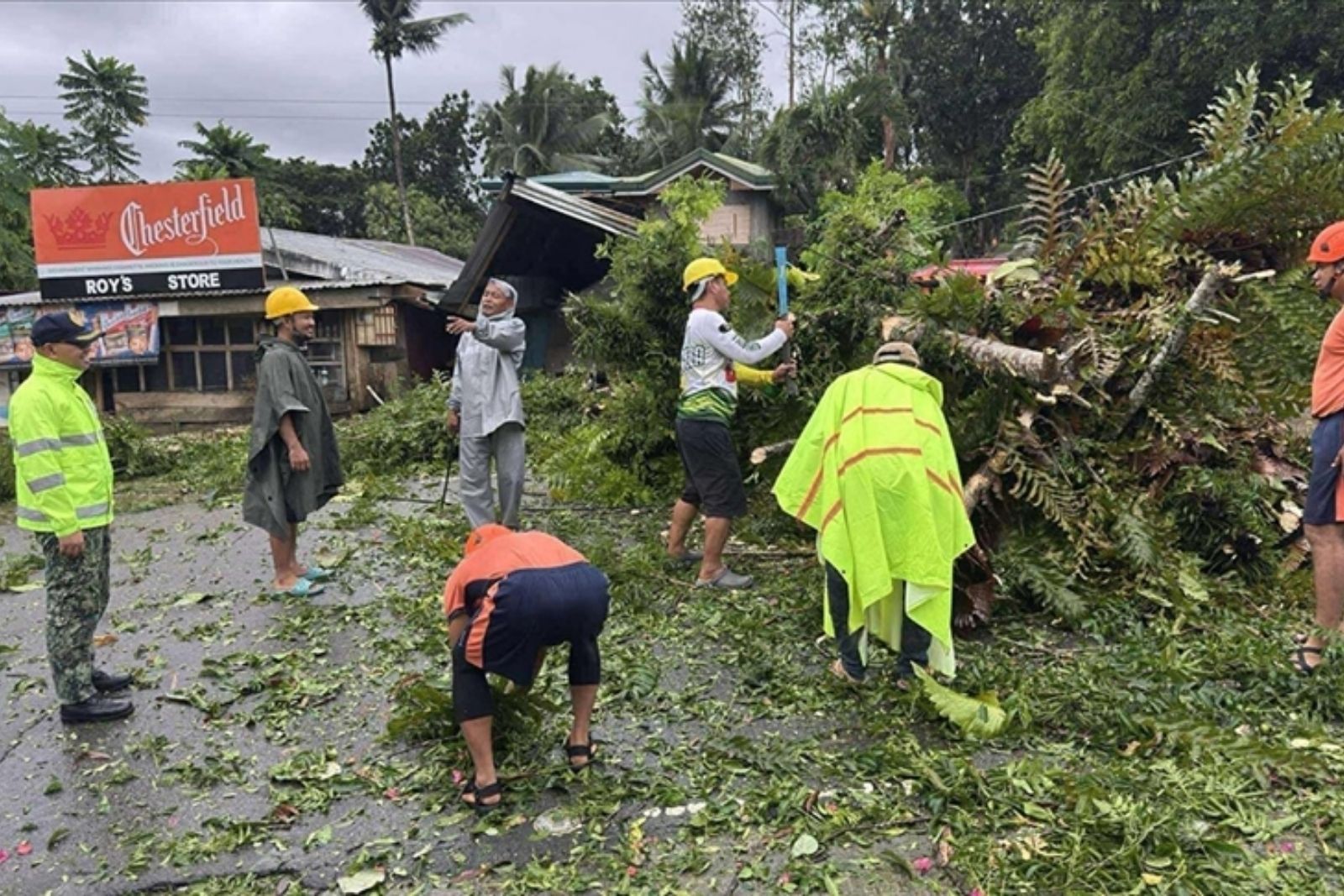 kalmaegi tayfunu filipinlerde 66 kisinin hayatina mal oldu RCL29S4A.jpg